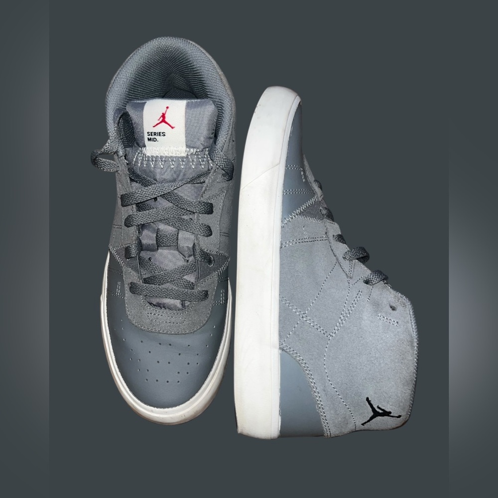 Jordan Series Mid Cool Gray Sneakers